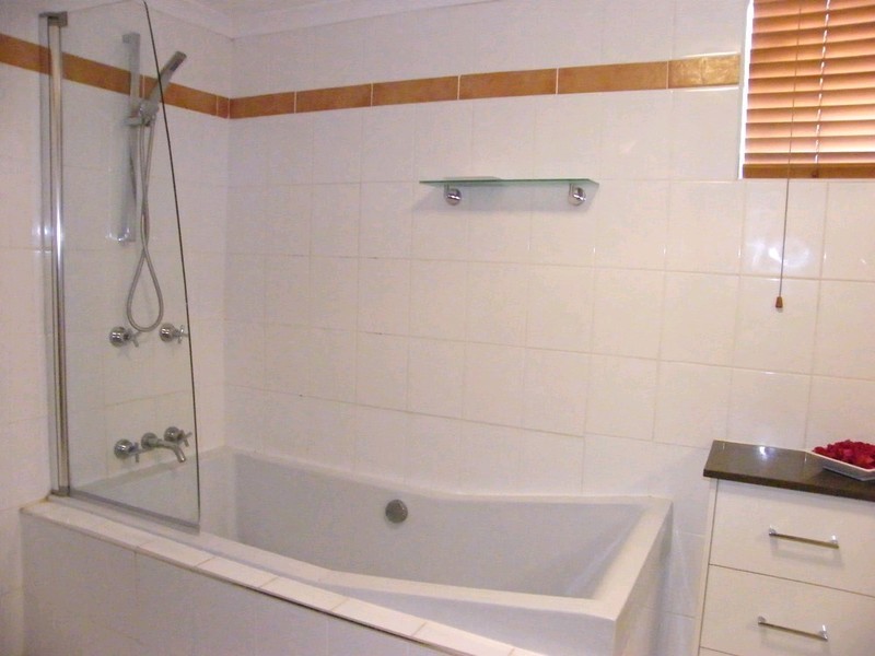 2/25 Scott Road, Herston QLD 4006