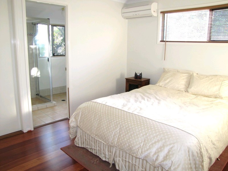 4 Shaw Road, Wooloowin QLD 4030