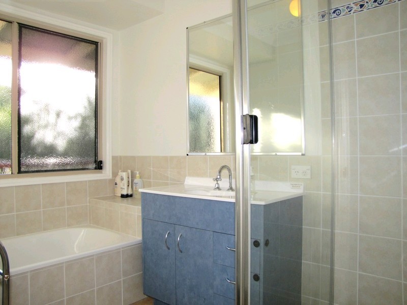4 Shaw Road, Wooloowin QLD 4030