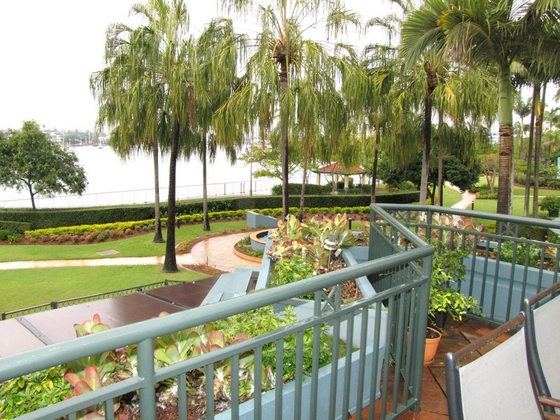 110/57c Newstead Terrace, Newstead QLD 4006