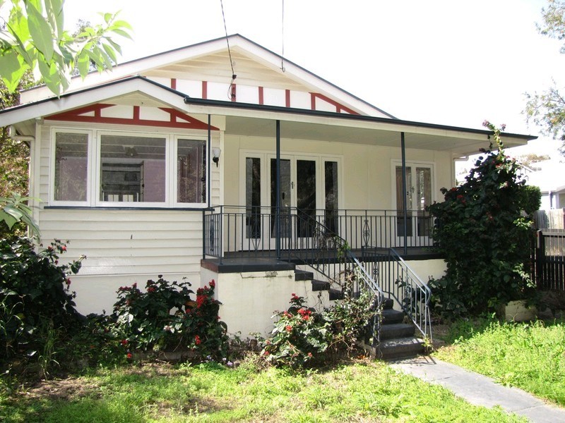 1 Lanham Crescent, Newmarket QLD 4051