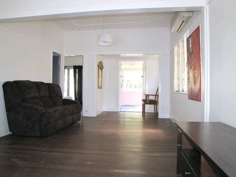 1 Lanham Crescent, Newmarket QLD 4051