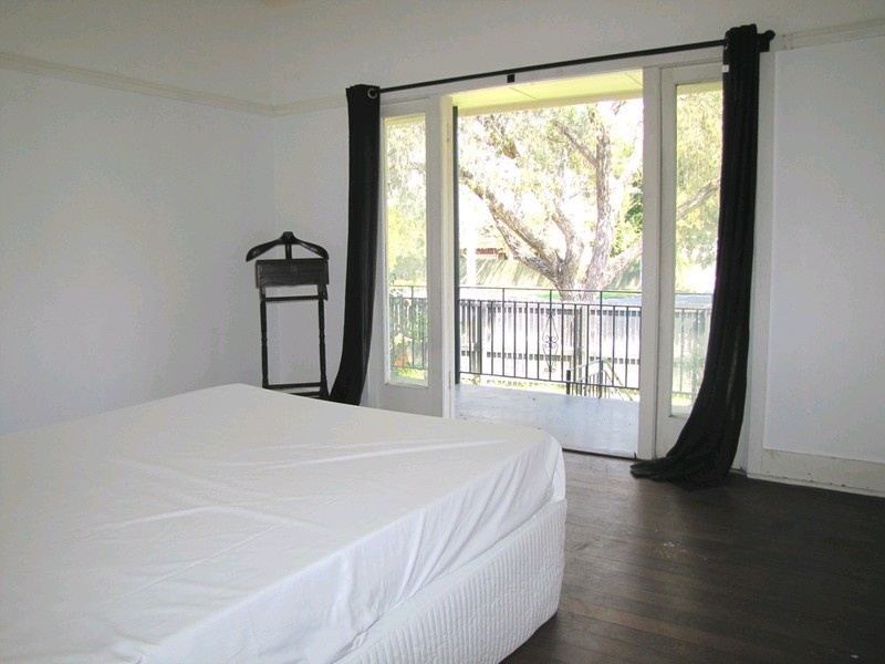 1 Lanham Crescent, Newmarket QLD 4051