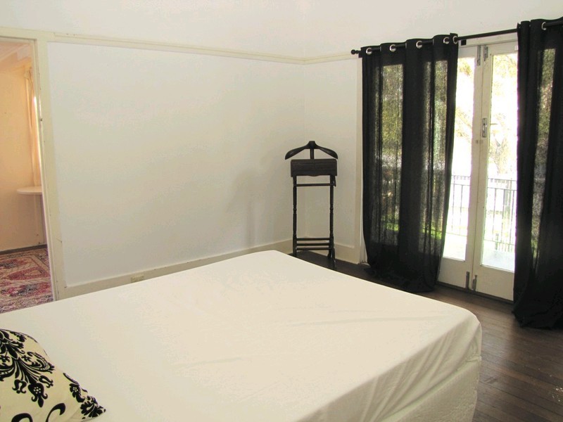 1 Lanham Crescent, Newmarket QLD 4051