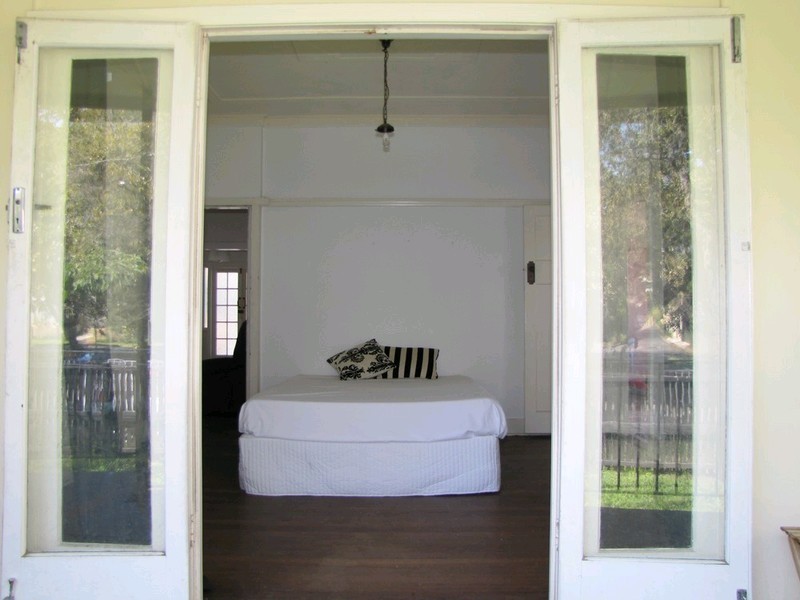 1 Lanham Crescent, Newmarket QLD 4051