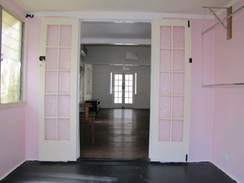 1 Lanham Crescent, Newmarket QLD 4051