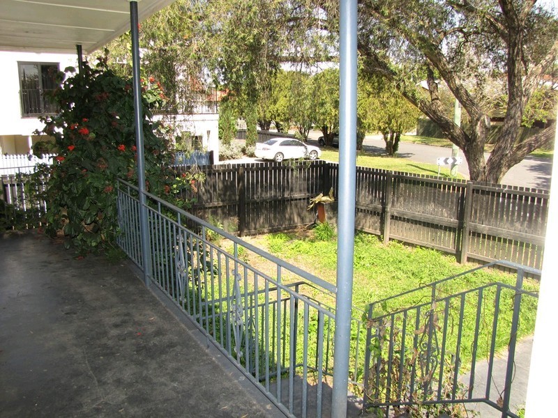 1 Lanham Crescent, Newmarket QLD 4051