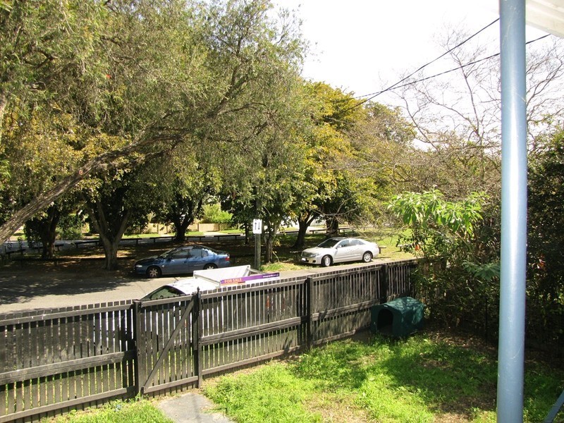 1 Lanham Crescent, Newmarket QLD 4051