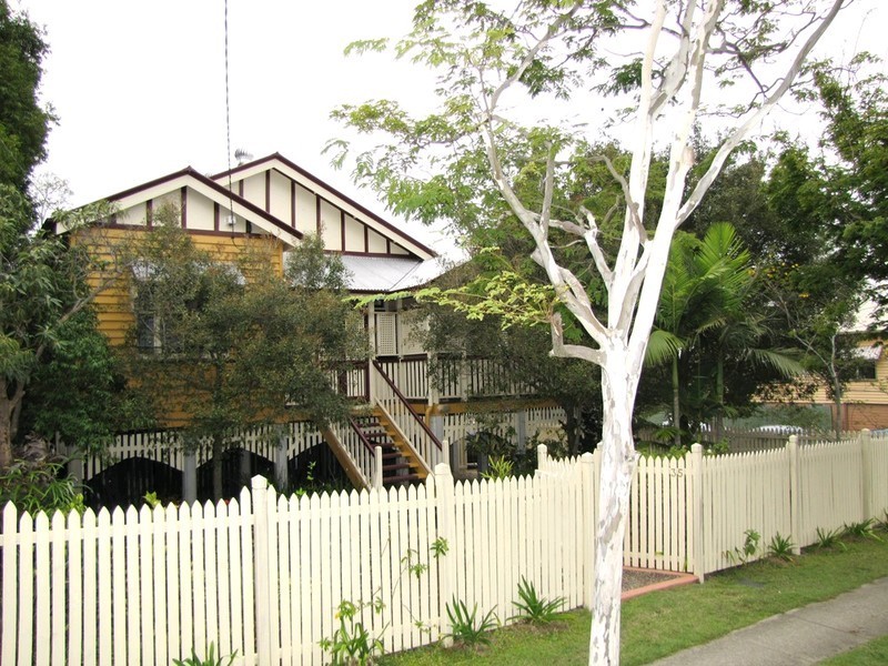 35 Foster Street, Newmarket QLD 4051