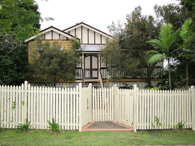 35 Foster Street, Newmarket QLD 4051