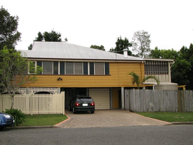 35 Foster Street, Newmarket QLD 4051