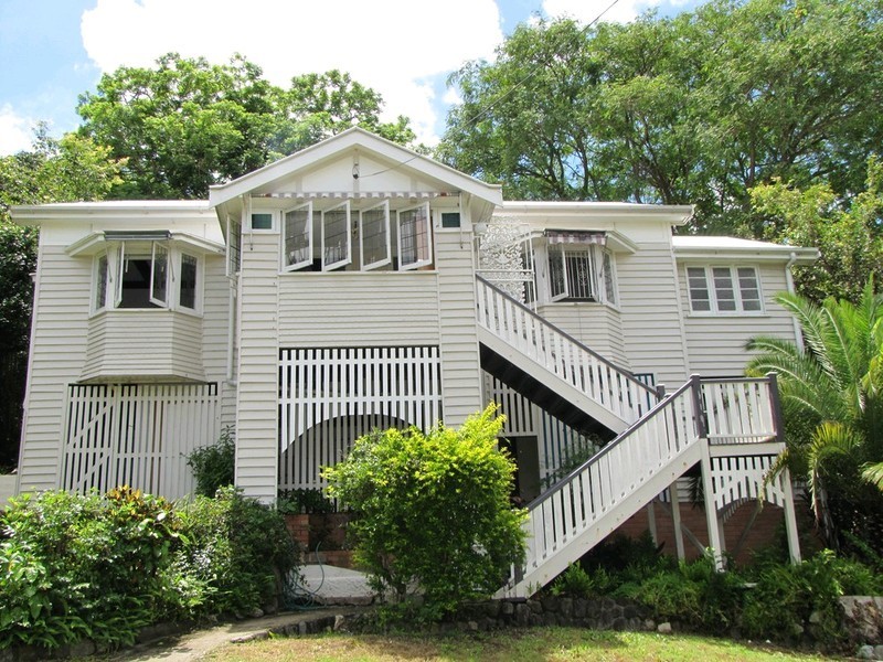 25 Lansdowne Street, Newmarket QLD 4051