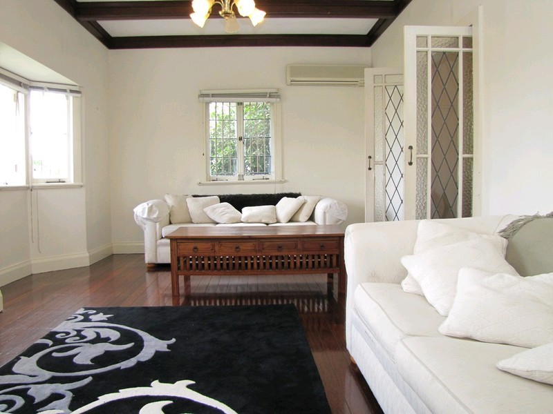 25 Lansdowne Street, Newmarket QLD 4051