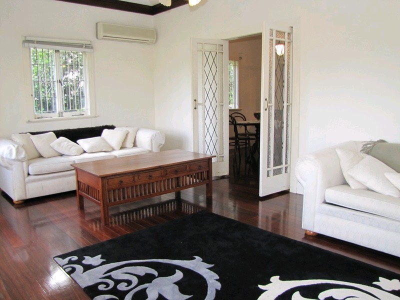 25 Lansdowne Street, Newmarket QLD 4051