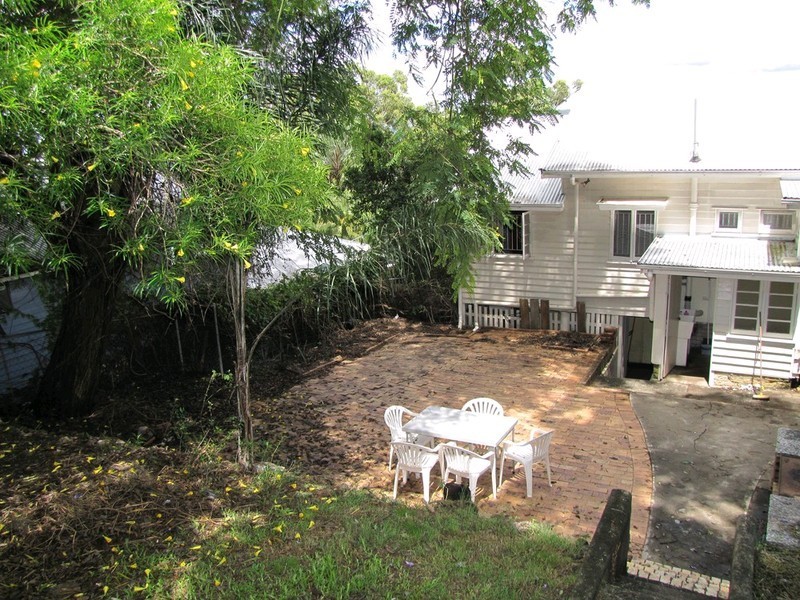 25 Lansdowne Street, Newmarket QLD 4051