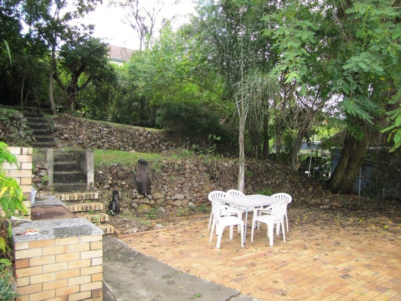 25 Lansdowne Street, Newmarket QLD 4051