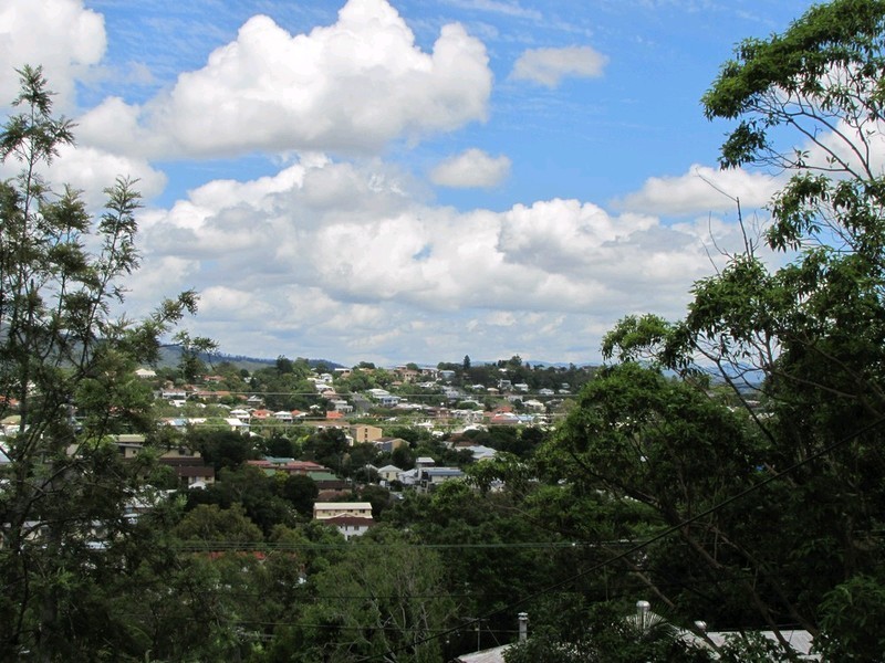 25 Lansdowne Street, Newmarket QLD 4051