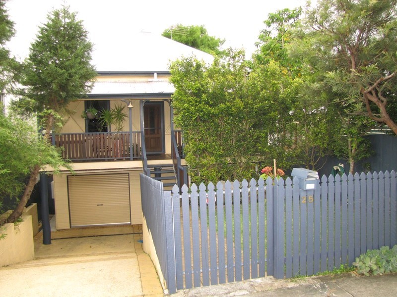 25 Gilbert Road, Windsor QLD 4030