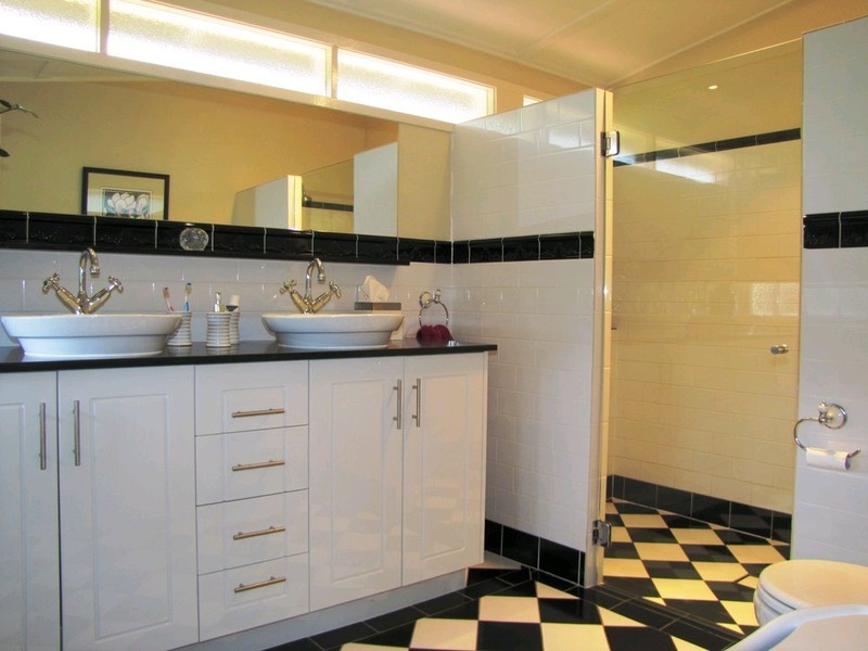 8 Hunter Street, Greenslopes QLD 4120