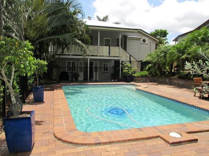 8 Hunter Street, Greenslopes QLD 4120