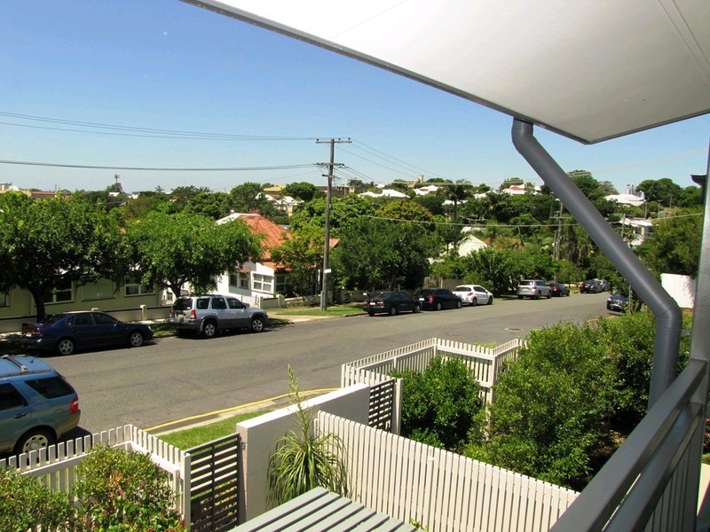 2/36 Tenth Avenue, Windsor QLD 4030