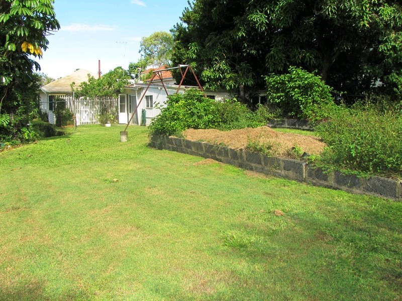 16 Chisholm Street, Stafford Heights QLD 4053