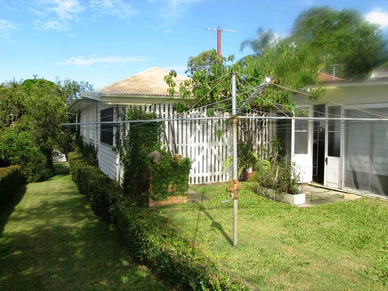 16 Chisholm Street, Stafford Heights QLD 4053