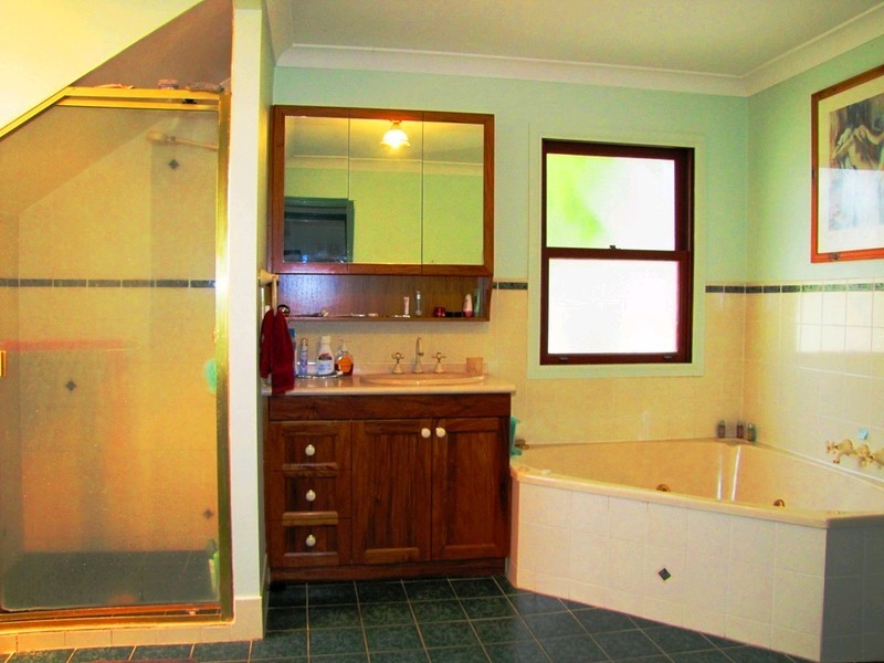 90 McLean Parade, Ashgrove QLD 4060