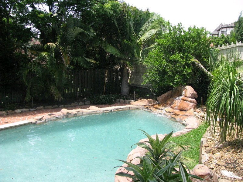 17 Castle Hill Drive, Murrumba Downs QLD 4503