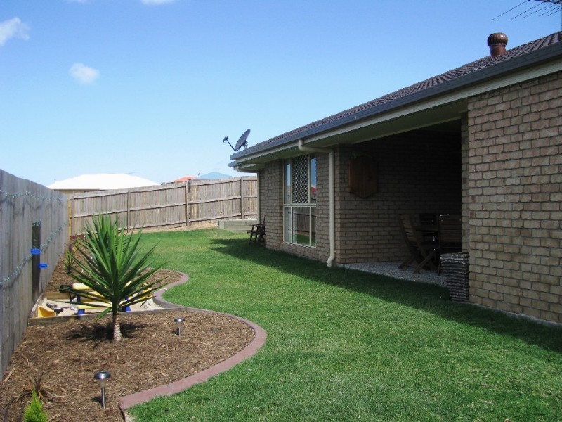 4 Caitlin Court, Kallangur QLD 4503