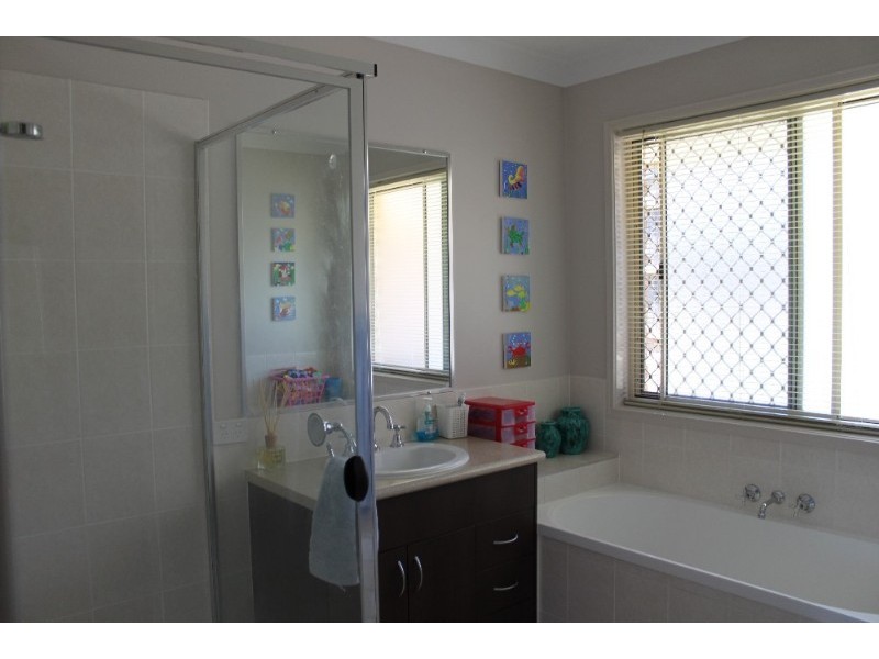 4 Caitlin Court, Kallangur QLD 4503