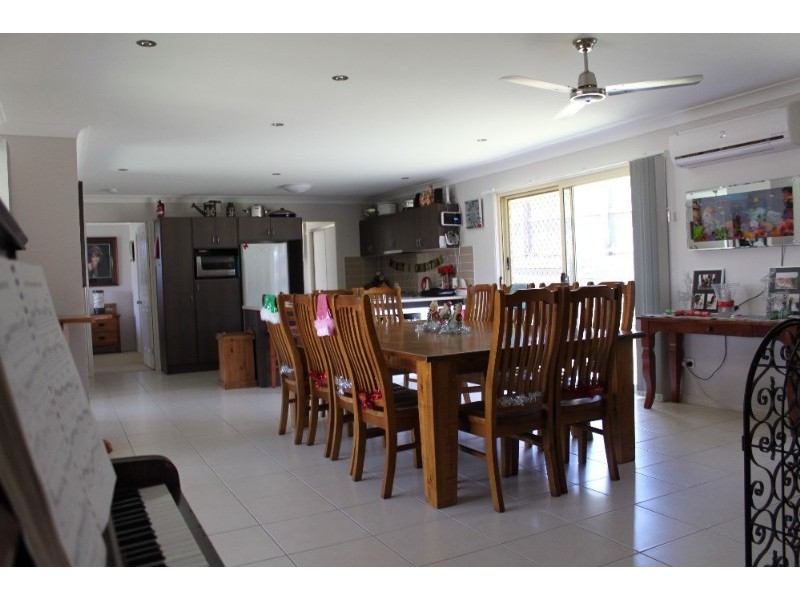 4 Caitlin Court, Kallangur QLD 4503