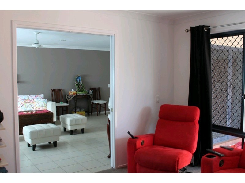 7 Waratah Court, Kallangur QLD 4503