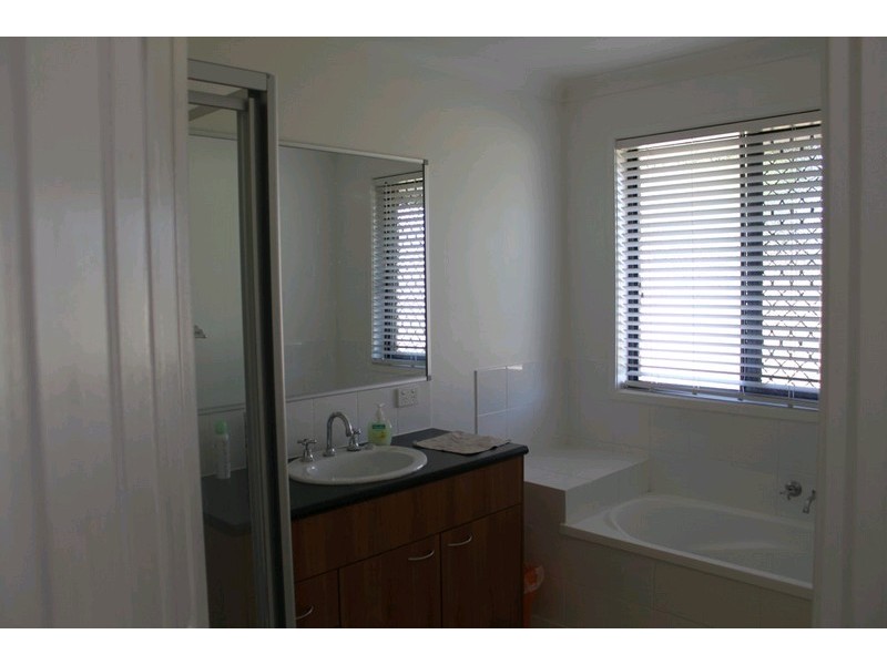 7 Waratah Court, Kallangur QLD 4503