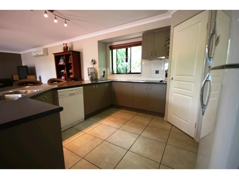 4 Bella Street, Cashmere QLD 4500