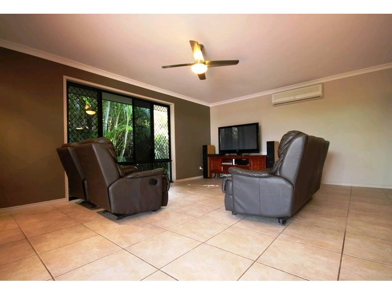 4 Bella Street, Cashmere QLD 4500