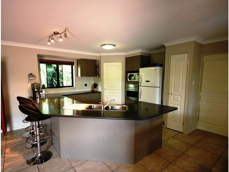 4 Bella Street, Cashmere QLD 4500