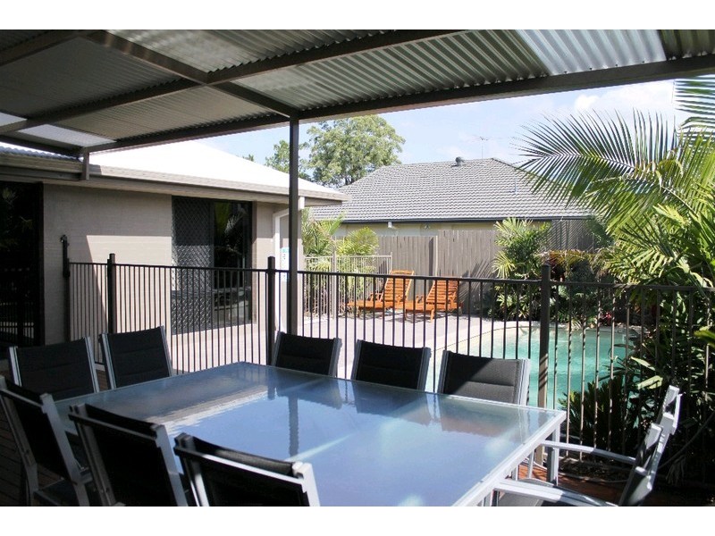 4 Bella Street, Cashmere QLD 4500