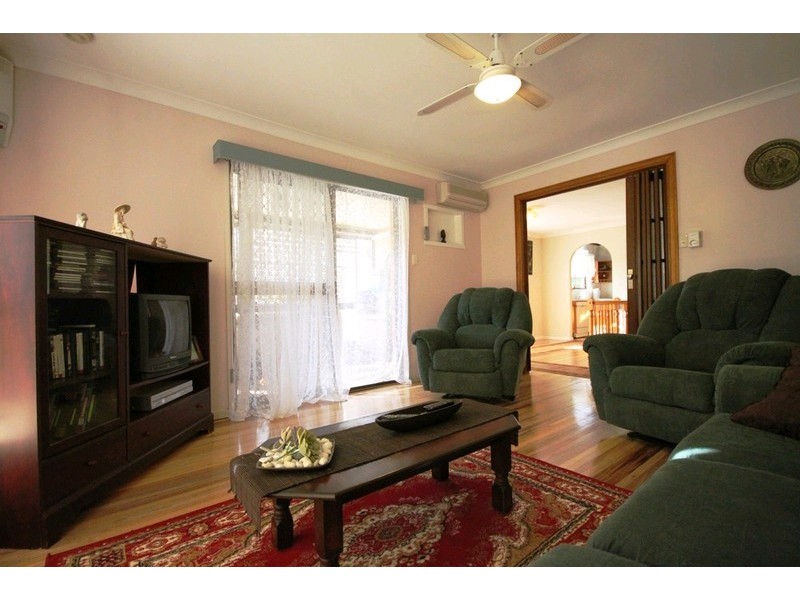 8 Sylvan Court, Kallangur QLD 4503