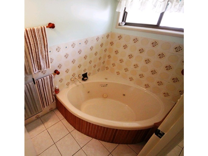 8 Sylvan Court, Kallangur QLD 4503