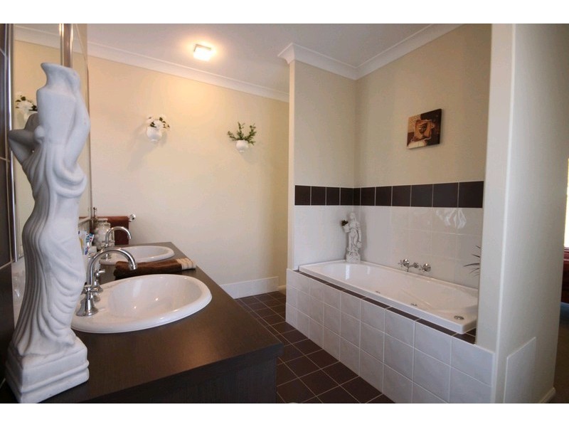 65 River Oak Way, Narangba QLD 4504