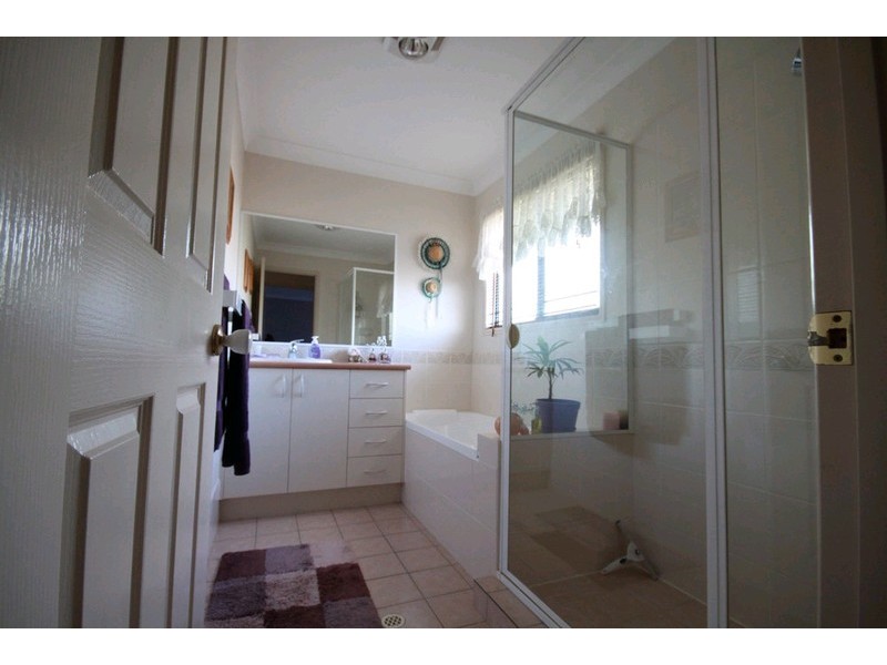 102 Sheaves Road, Kallangur QLD 4503