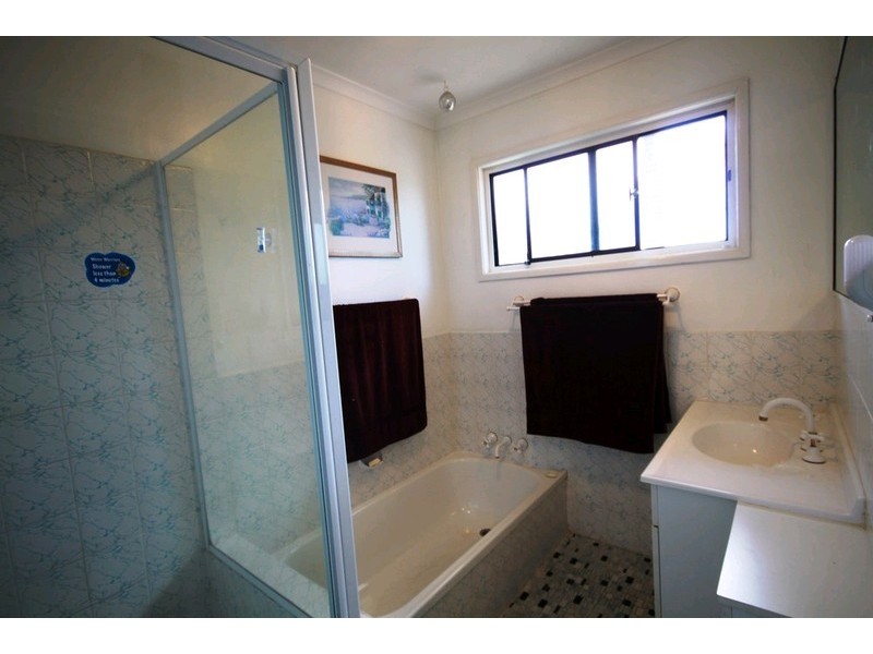 8 Lavercombe Drive, Kallangur QLD 4503