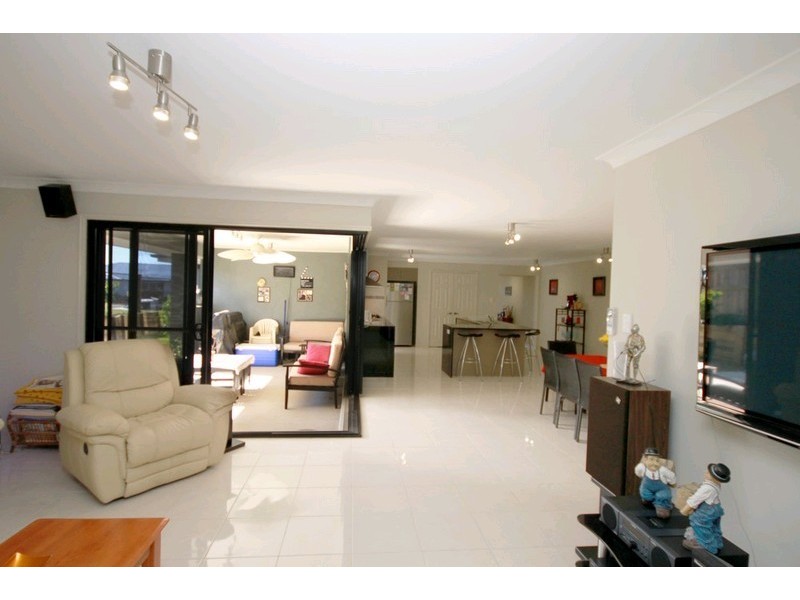 15 Marasco Court, Dakabin QLD 4503