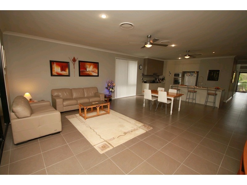 18 Birdwing Cres, Kallangur QLD 4503