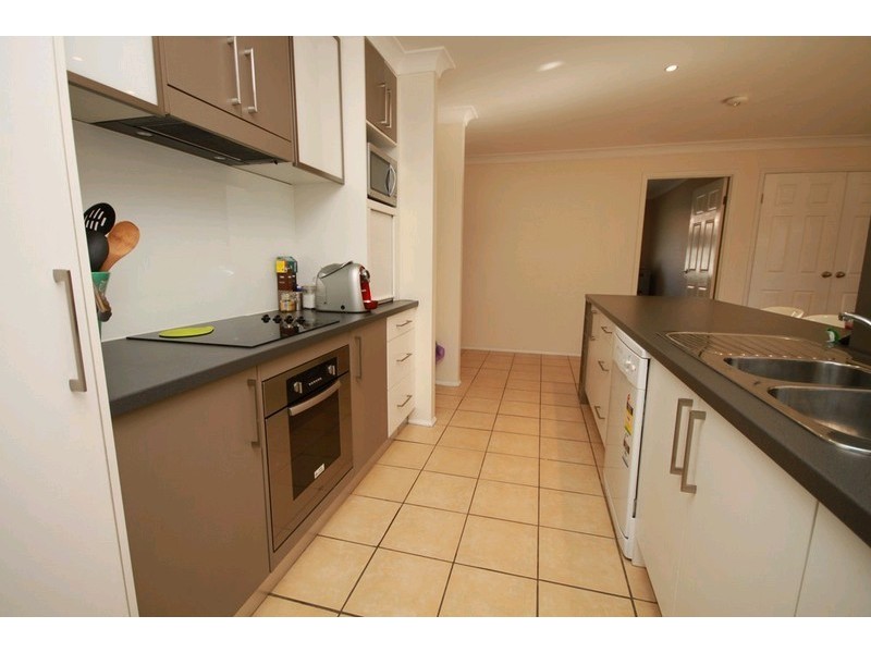 4 Roseann Street, Kallangur QLD 4503