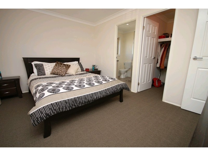 4 Roseann Street, Kallangur QLD 4503