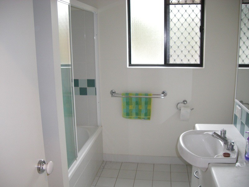 1/52 Bishop Street, St Lucia QLD 4067