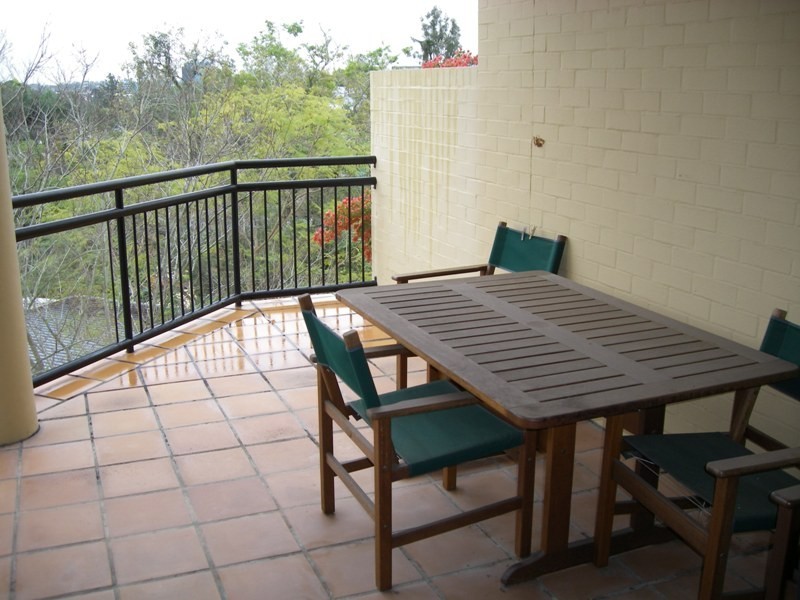 1/52 Bishop Street, St Lucia QLD 4067