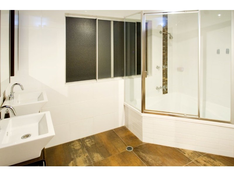 90 Erica Street, Cannon Hill QLD 4170